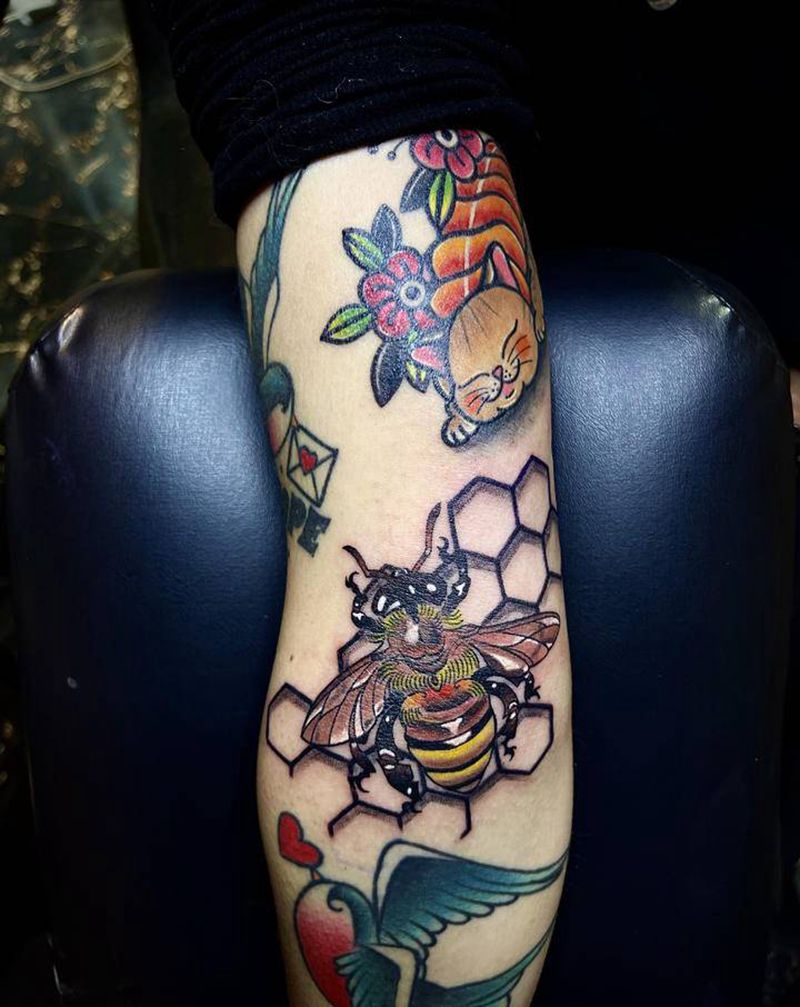 school风小蜜蜂纹身图片_手臂腿部New School几何纹身图案