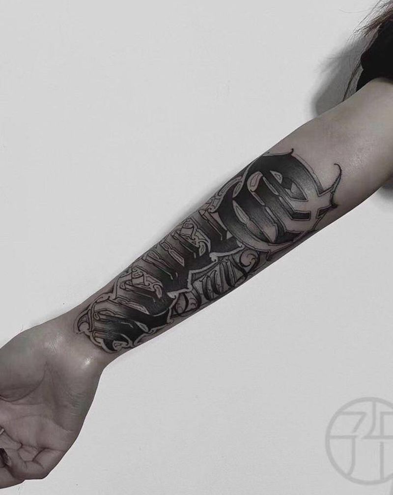 小臂花体字纹身图片_手臂花体字纹身图案