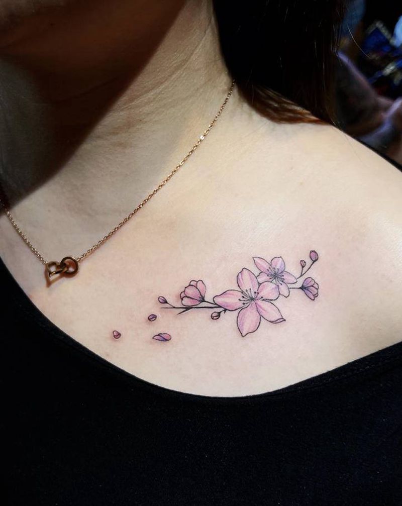 小清新花朵纹身纹身图片_胸部背部水彩纹身图案