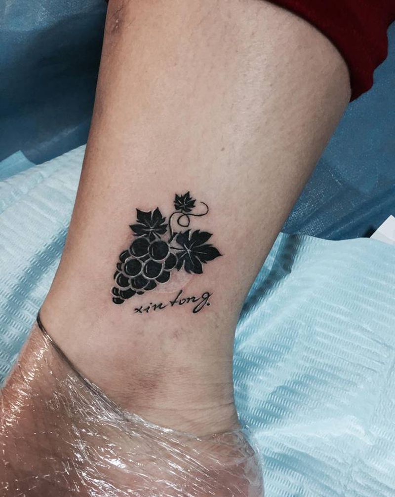小葡萄图腾纹身图片_腿部图腾纹身图案