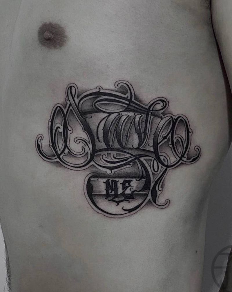 侧腰花体纹身图片_花体字纹身图案