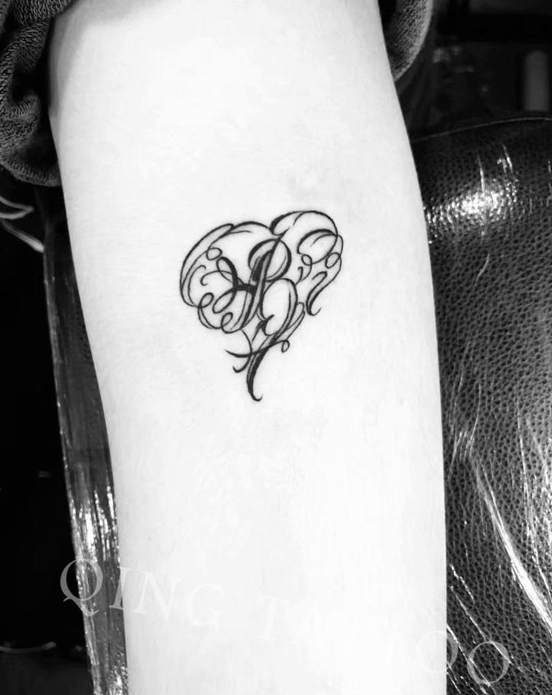 爱心纹身图片_手臂纹身图案