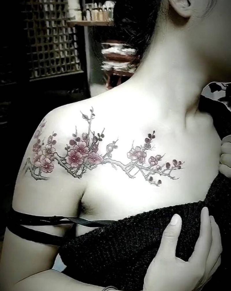 梅花纹身图片_颈部胸部新传统纹身图案