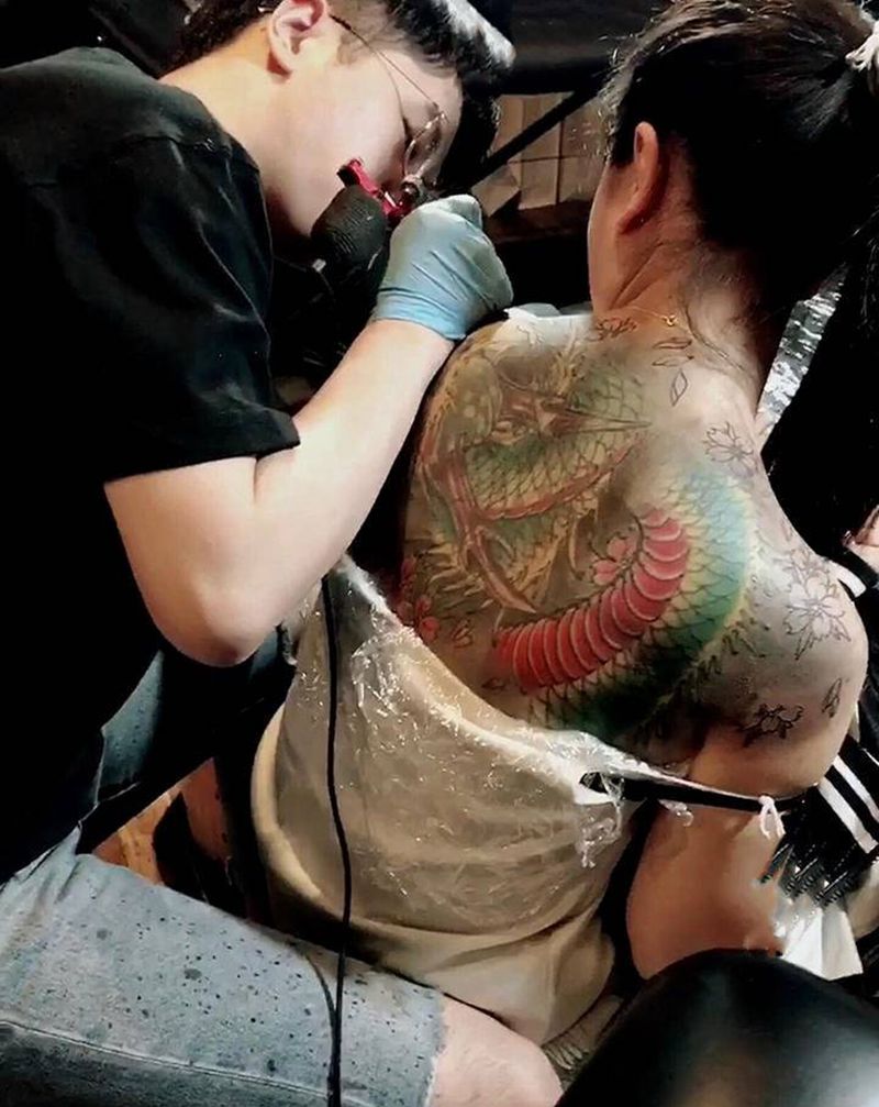 龙纹身图片_背部新传统纹身图案