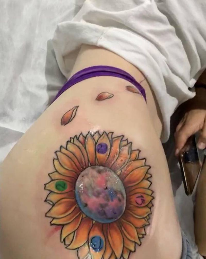 向日葵修改纹身图片_臀部纹身图案