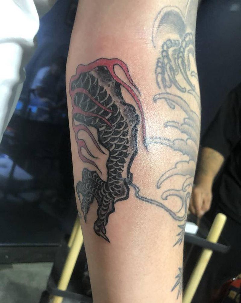 传统 龙爪纹身图片_手臂老传统Old School纹身图案