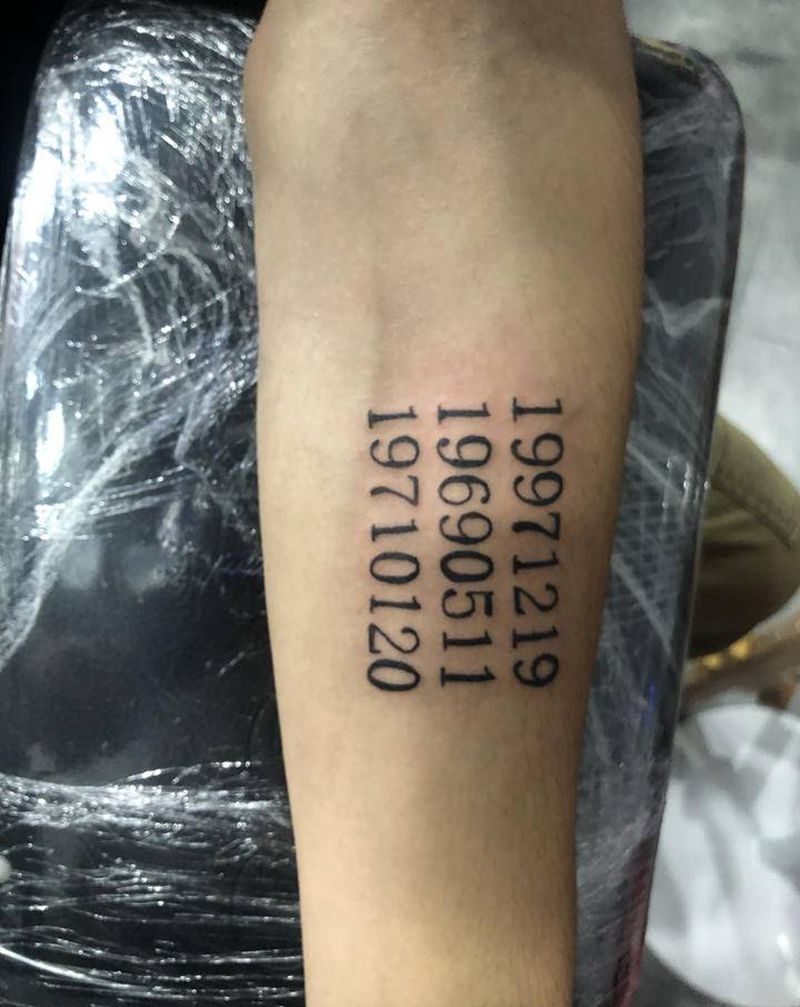 父母的生日和他自己的纹身图片_手臂花体字纹身图案