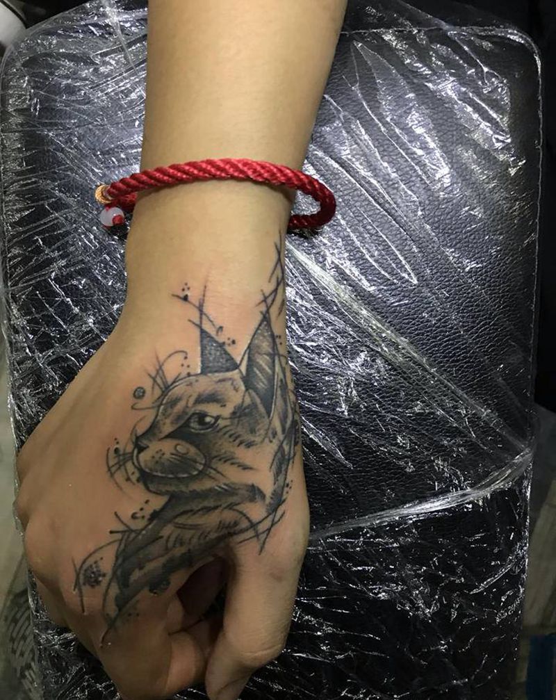 猫纹身图片_手部纹身图案