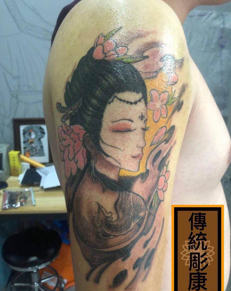 新传统 艺妓纹身图片_肩部手臂新传统纹身图案