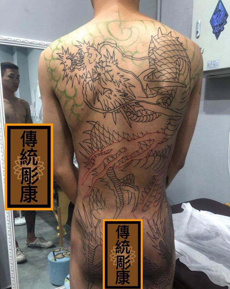 老传统作品未完成纹身图片_背部老传统纹身图案