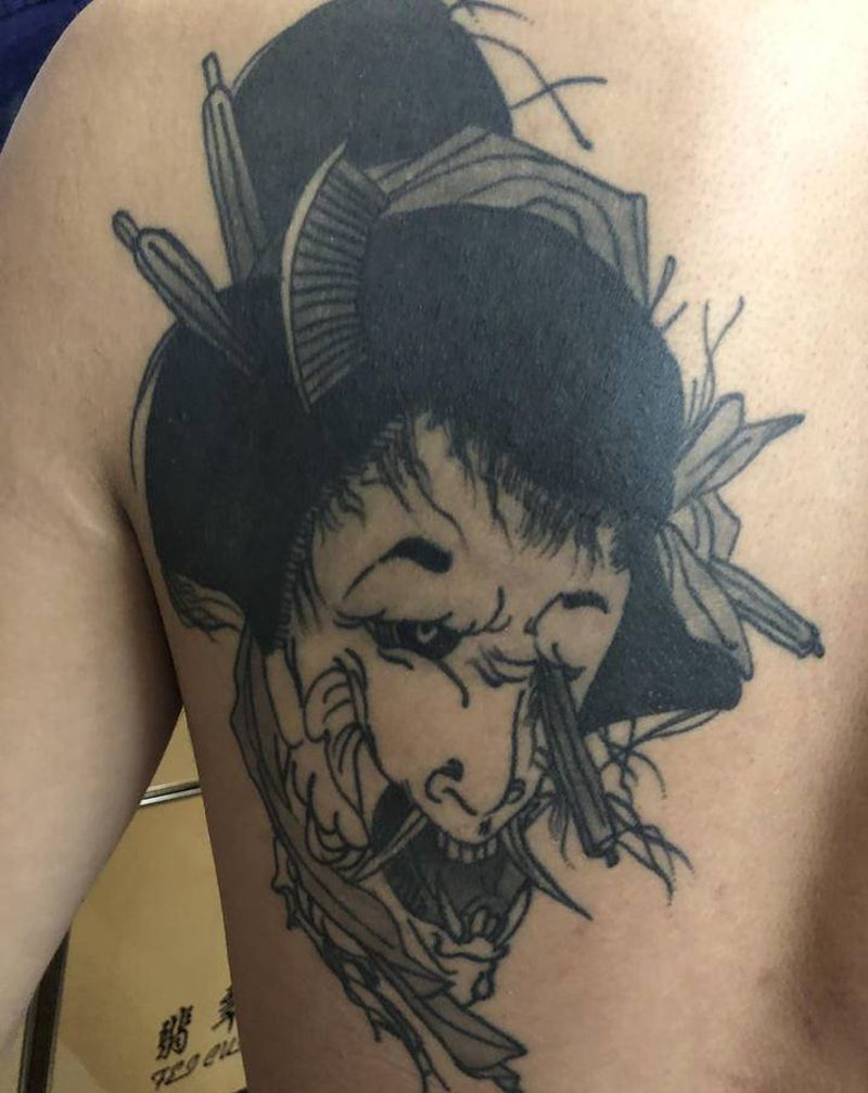 遮盖 恢复了六个月依然够黑纹身图片_肩部新传统纹身图案