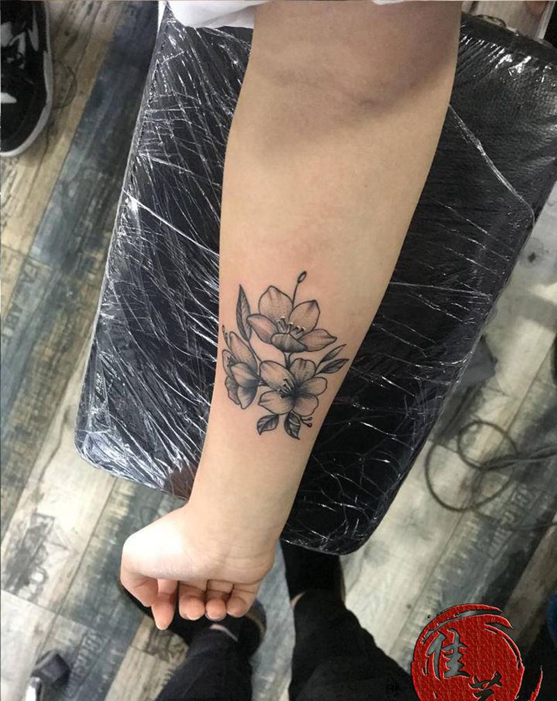 素花纹身图片_手臂点刺纹身图案