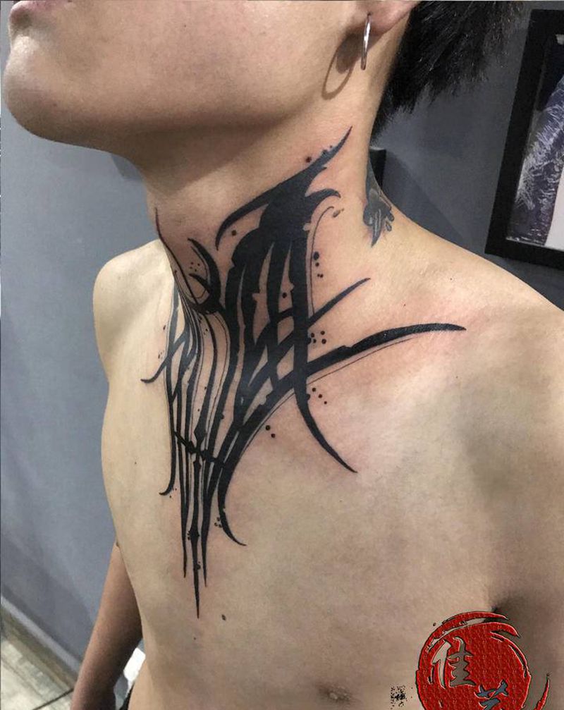 花体字纹身图片_颈部New School花体字纹身图案