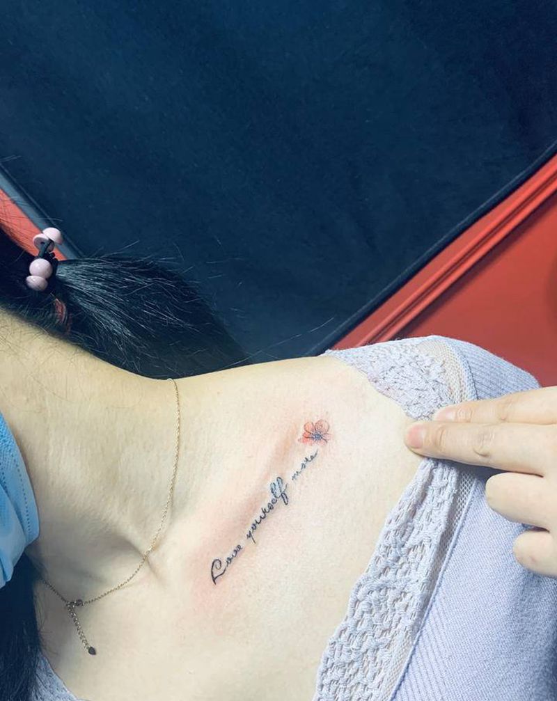 字母纹身图片_肩部花体字纹身图案