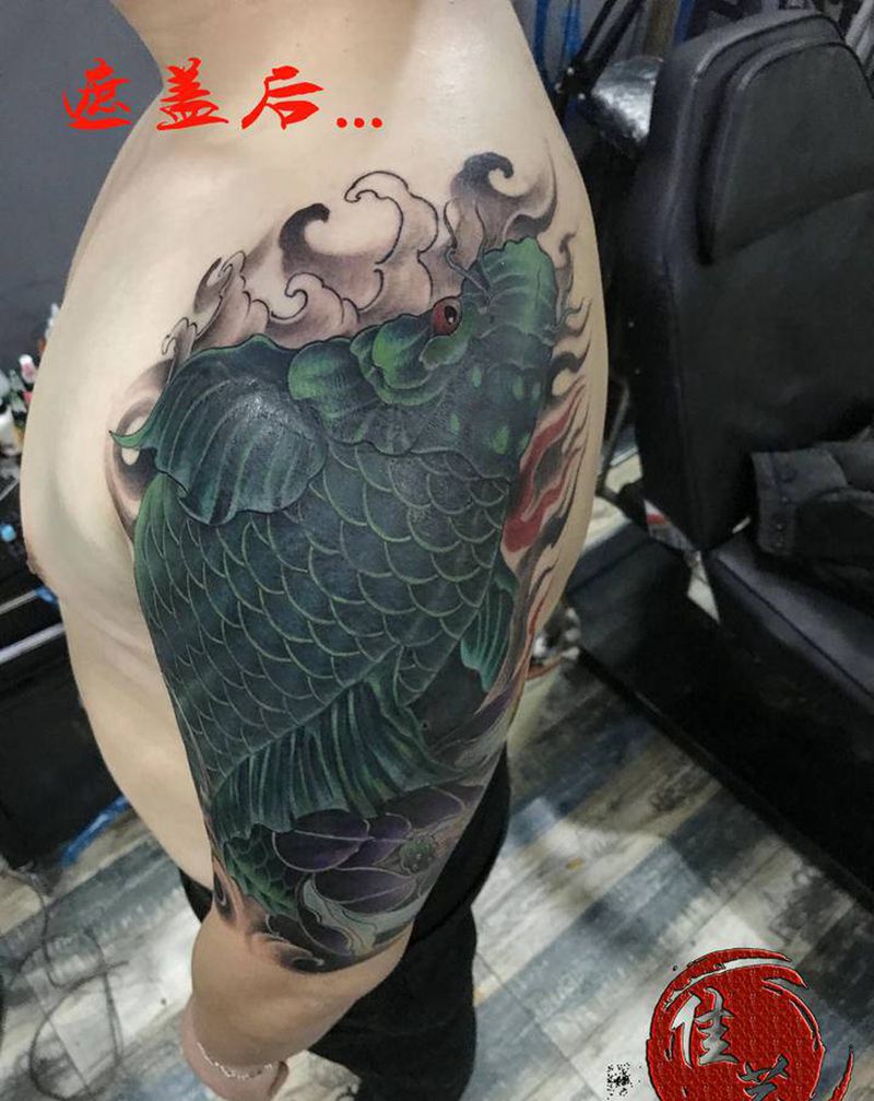 大鲤鱼纹身图片_手臂新传统纹身图案