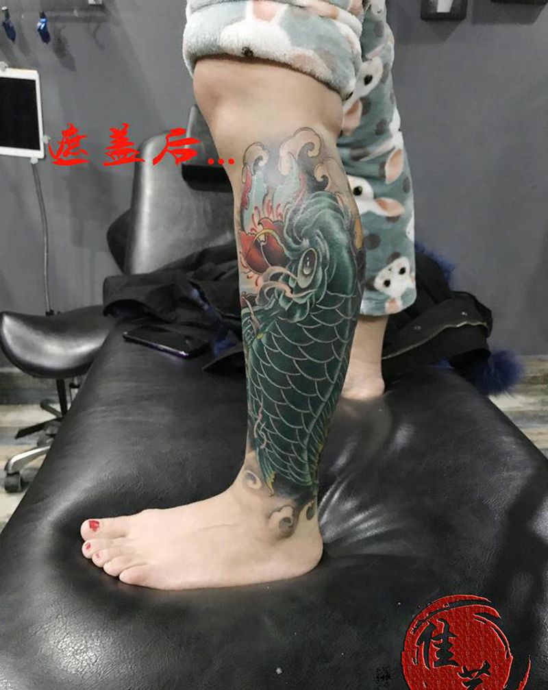 鲤鱼纹身图片_腿部新传统纹身图案