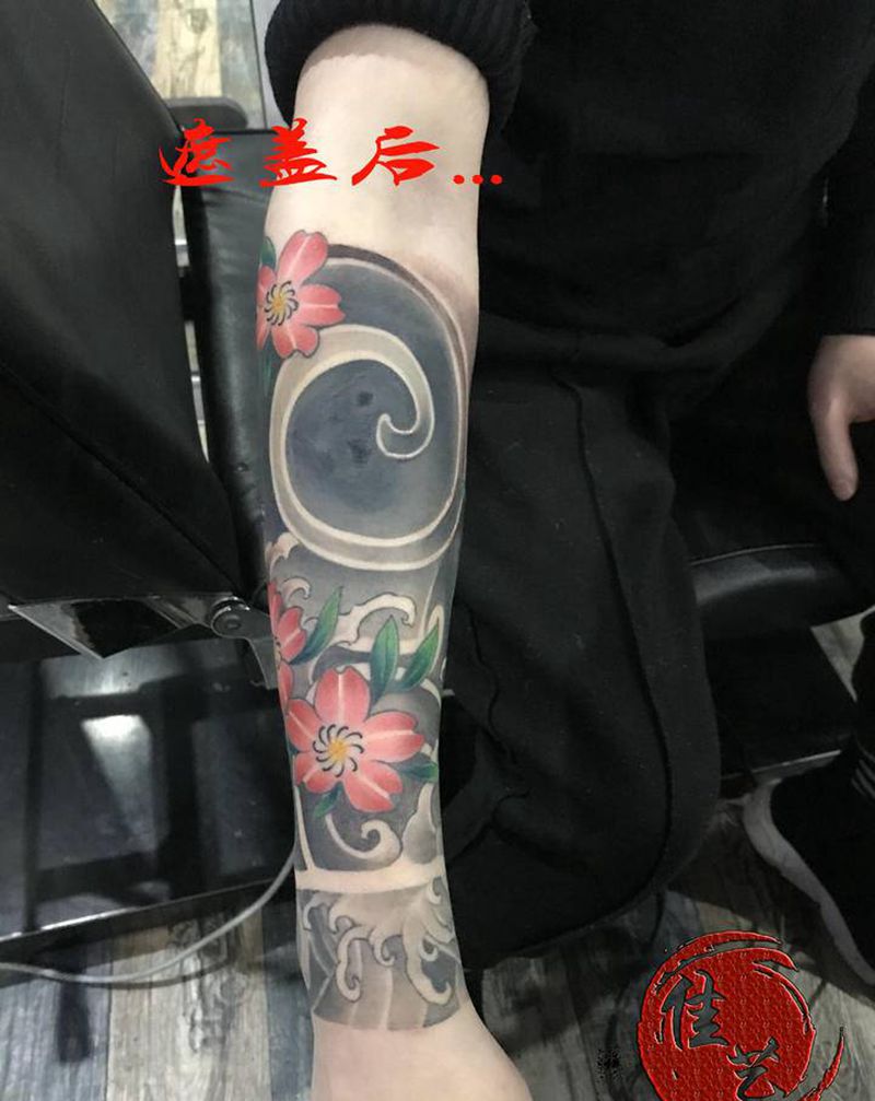 樱花水浪纹身图片_老传统纹身图案
