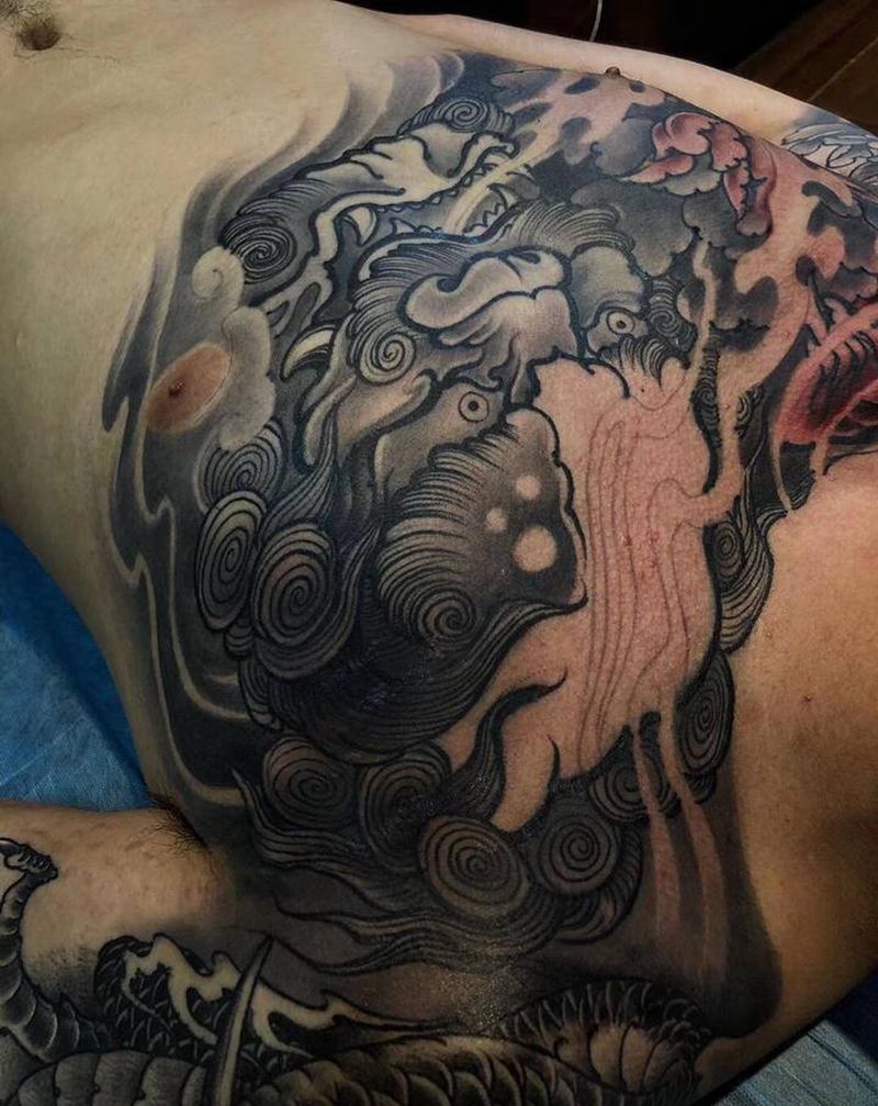 花胸连臂待续纹身图片_胸部手臂新传统纹身图案