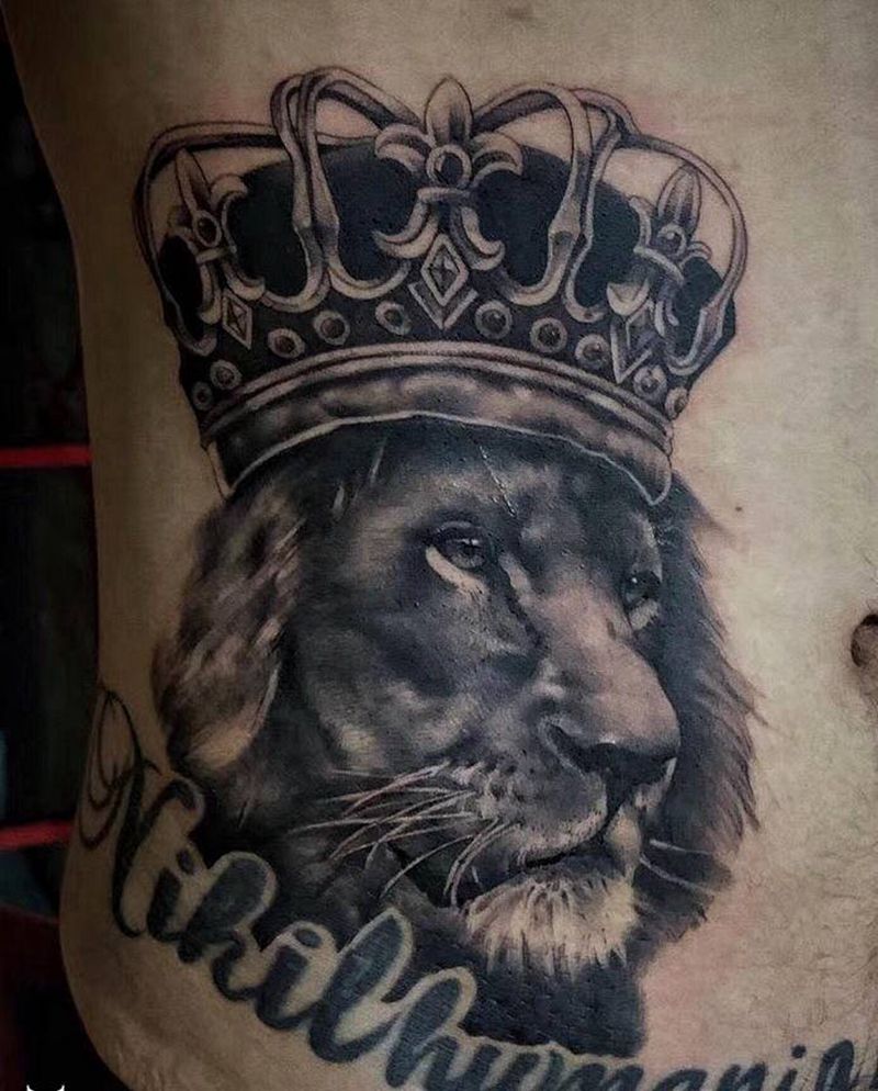 狮子王纹身图片_腹部欧美写实纹身图案