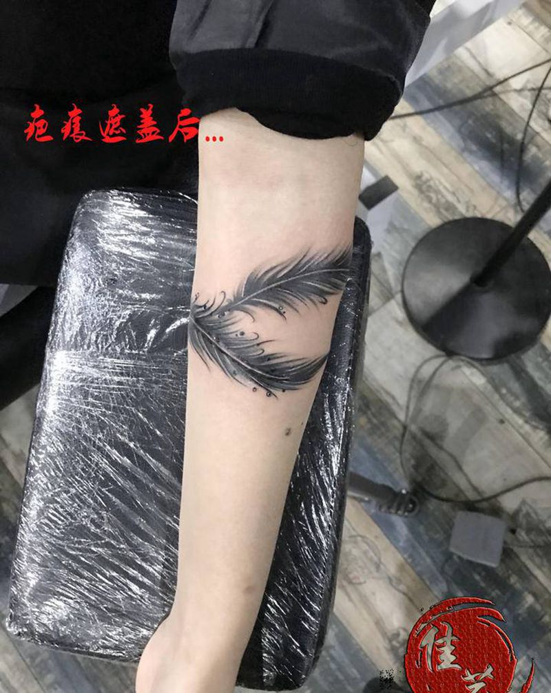 羽毛遮盖疤痕纹身图片_手臂纹身图案