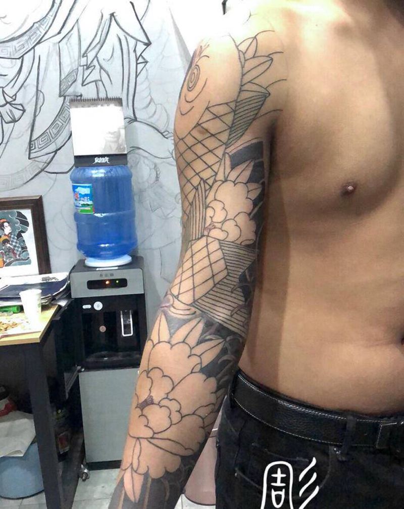 老传统 鱼纹身图片_手臂老传统纹身图案