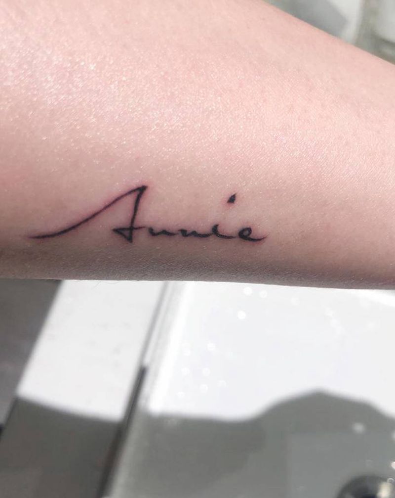 安妮纹身图片_手臂字体纹身图案