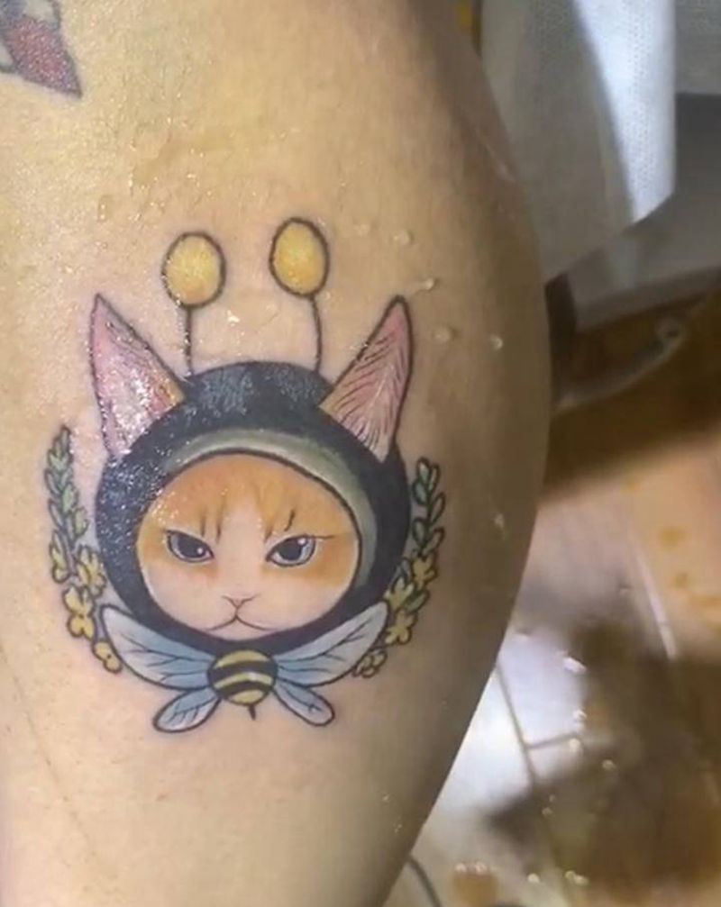 可爱猫纹身图片_腿部New School纹身图案