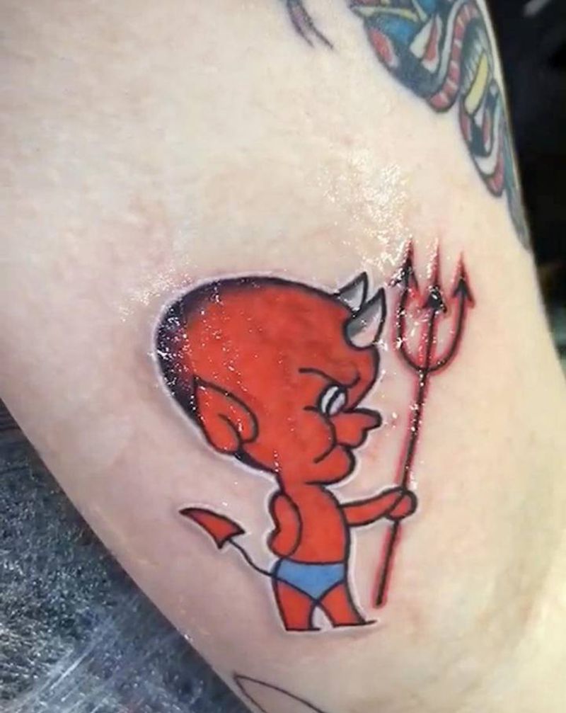 小恶魔纹身图片_手臂Old School纹身图案