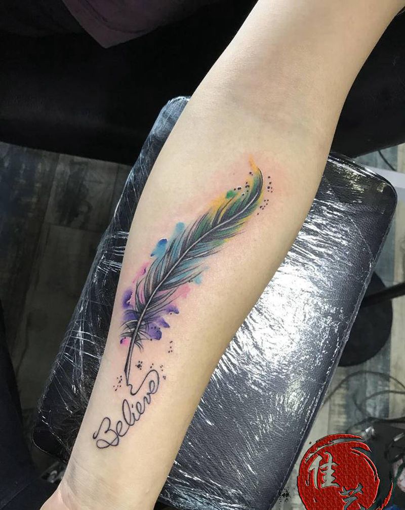 羽毛纹身图片_手臂水彩New School纹身图案