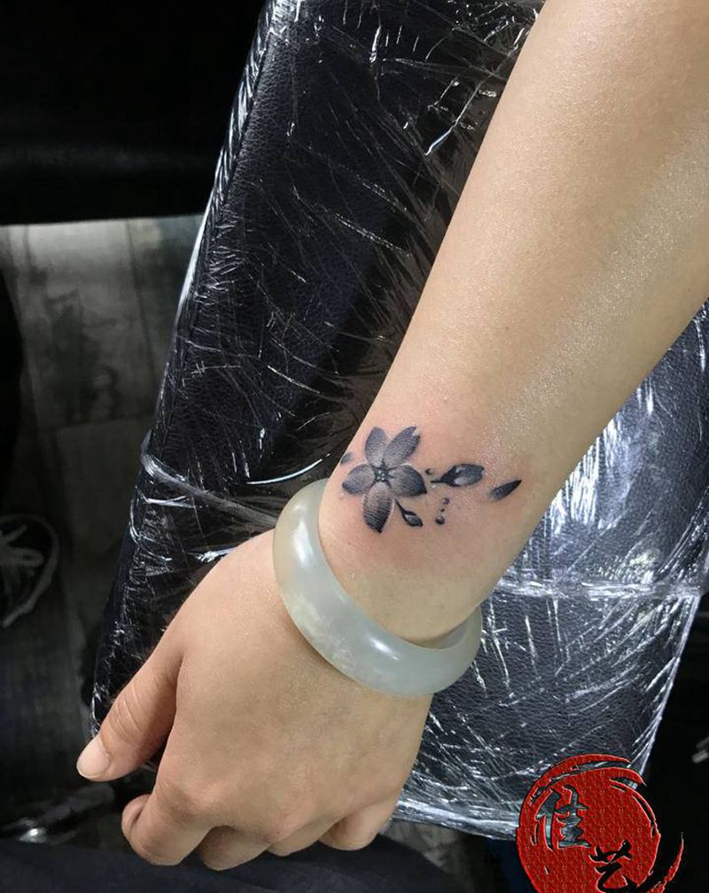 小樱花纹身图片_手臂纹身图案