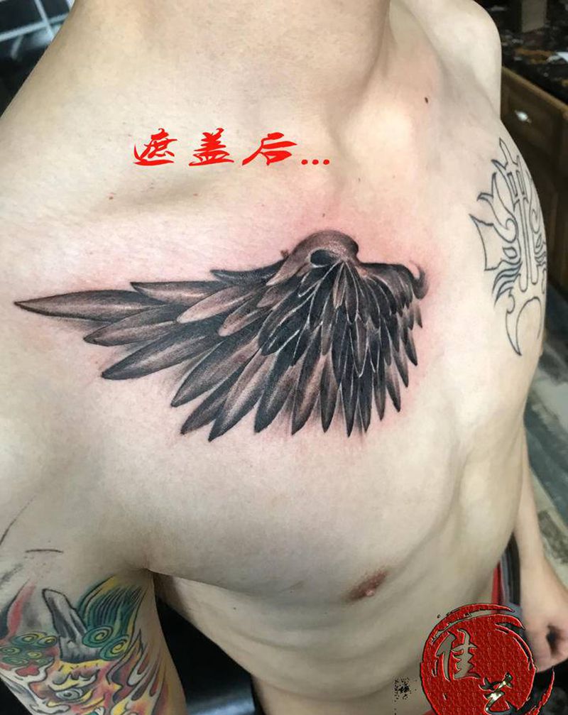 翅膀纹身图片_胸部纹身图案