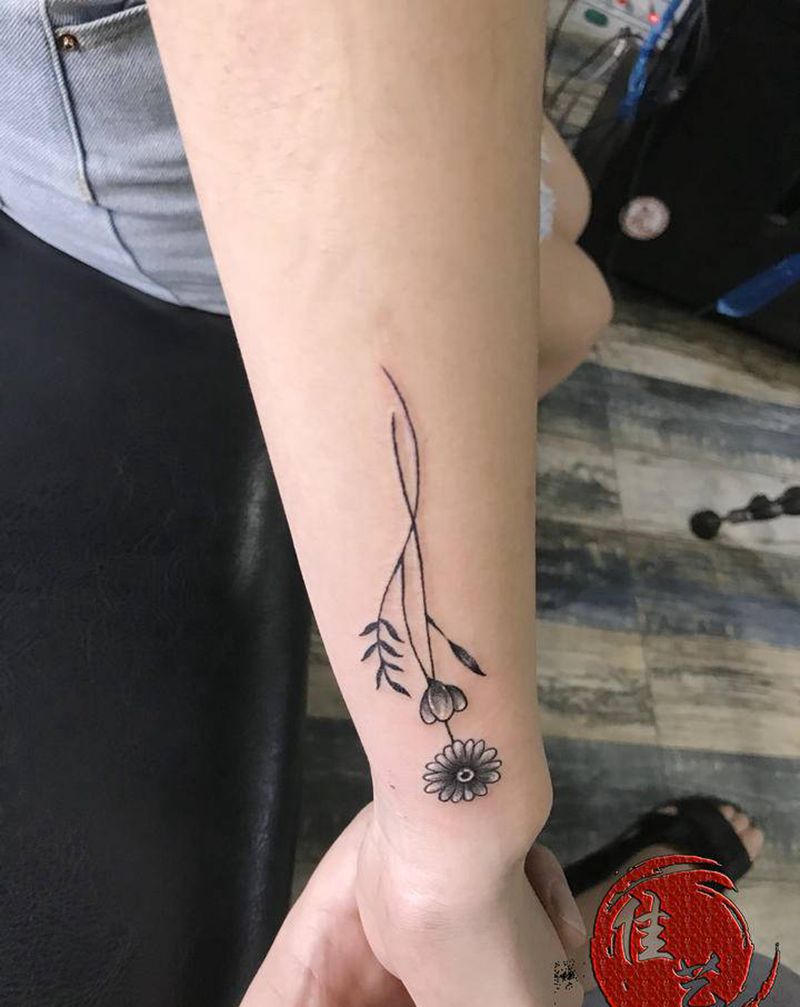 小雏菊纹身图片_手部手臂纹身图案