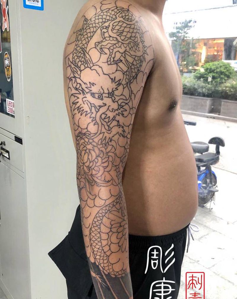 老传统花臂龙纹身图片_手臂老传统纹身图案