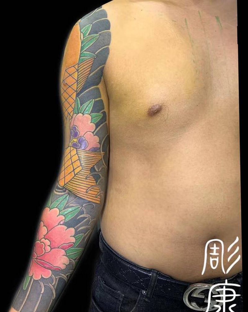 老传统花臂鱼纹身图片_手臂老传统纹身图案