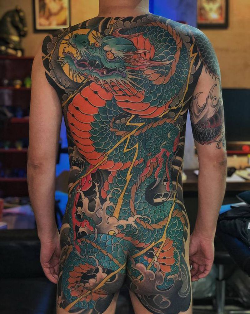 龙纹身图片_背部老传统纹身图案