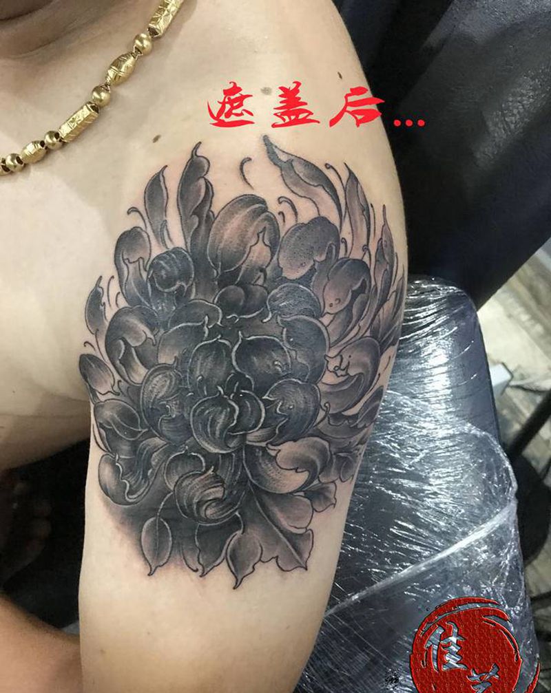 菊花遮盖纹身图片_手臂老传统纹身图案