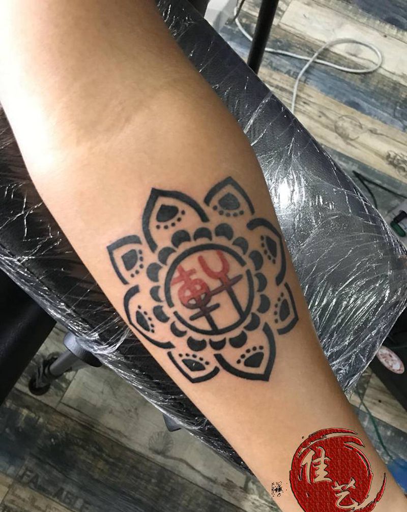 繁花纹身图片_手臂新传统纹身图案