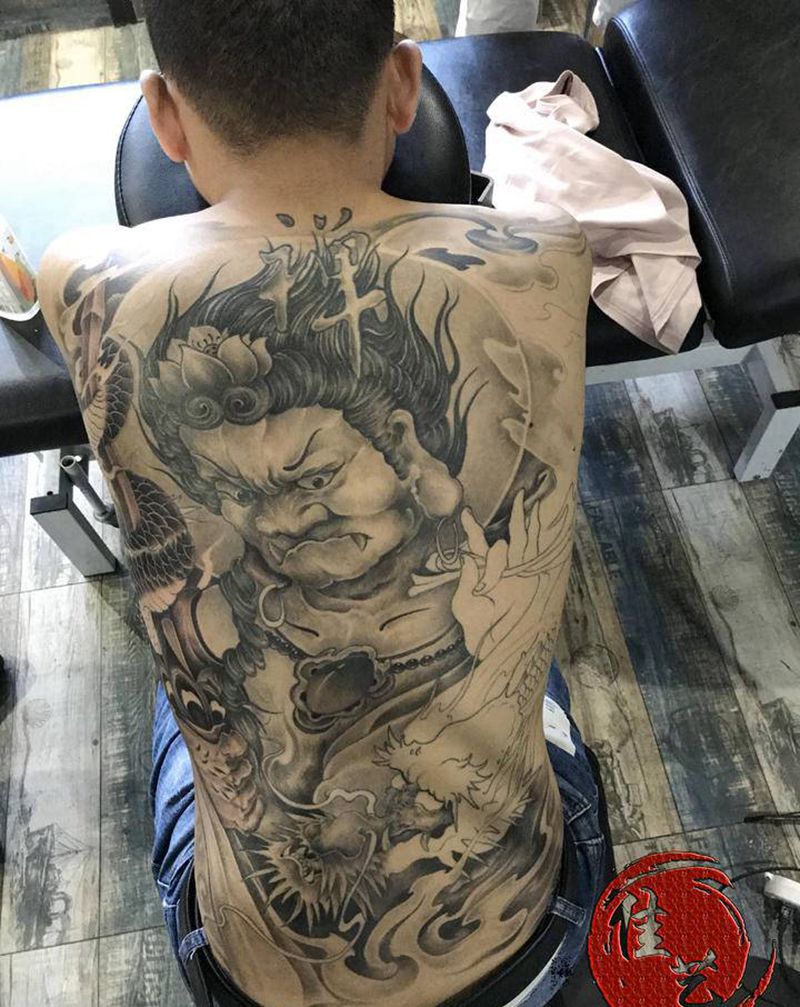 不动明王纹身图片_背部New School纹身图案