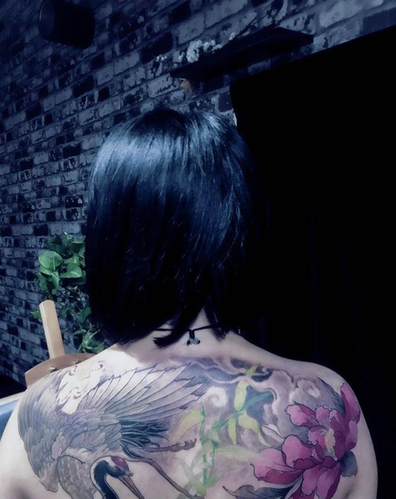 仙鹤纹身图片_背部新传统仙鹤牡丹纹身图案