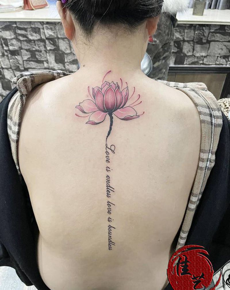 荷花纹身图片_背部水彩纹身图案