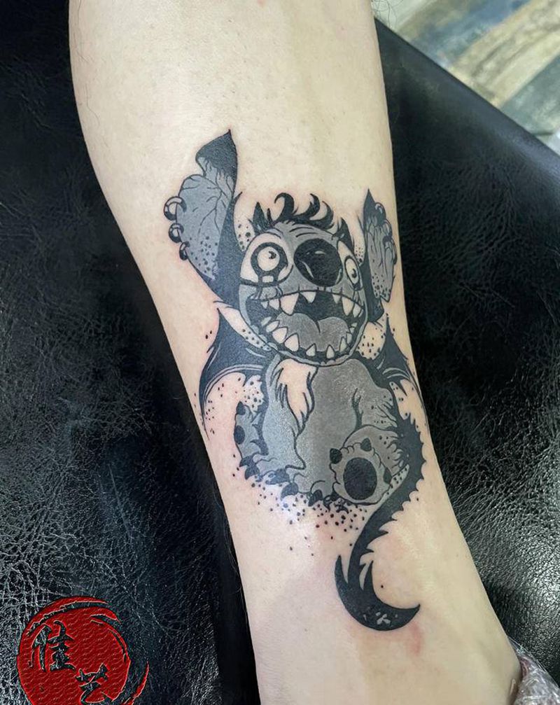 史迪仔纹身图片_腿部水墨纹身图案