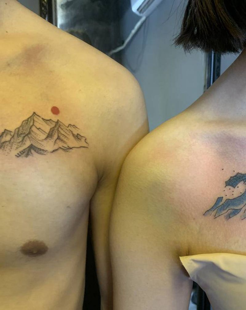 情侣纹身纹身图片_肩部颈部点刺水彩纹身图案