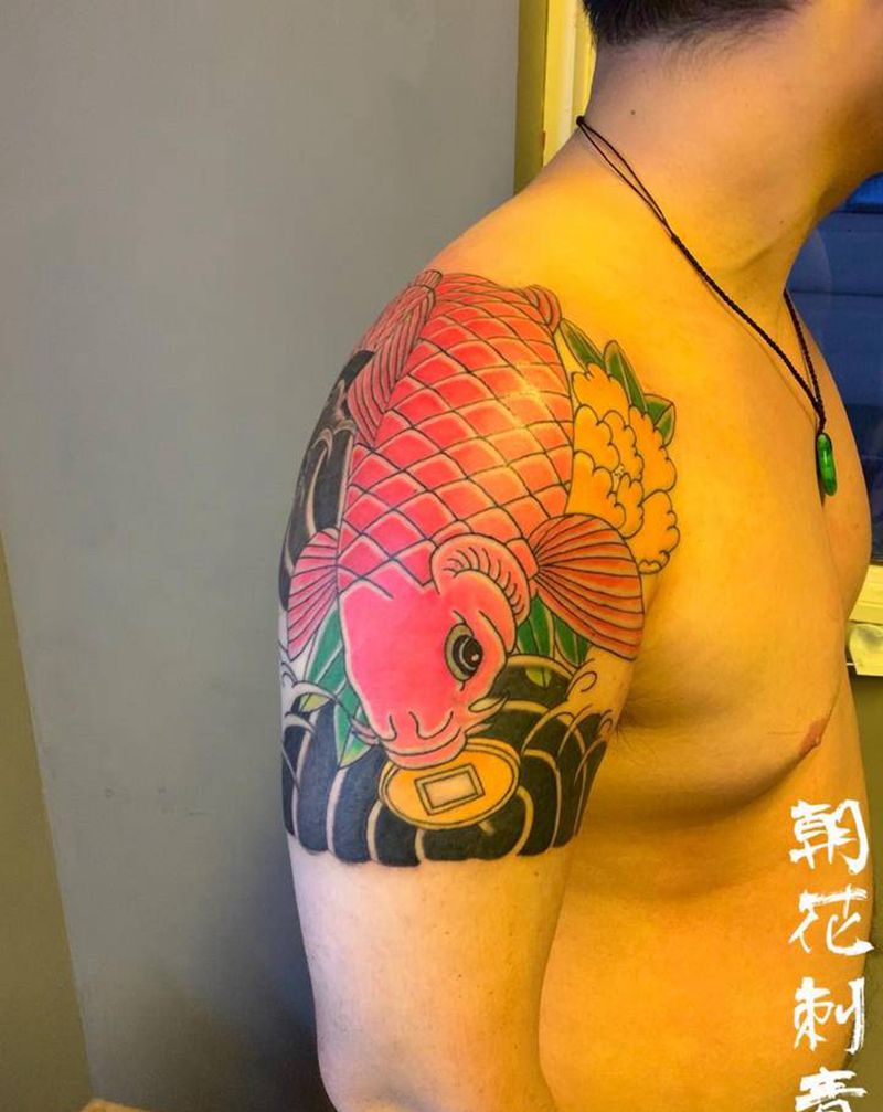锦鲤纹身图片_手臂老传统纹身图案