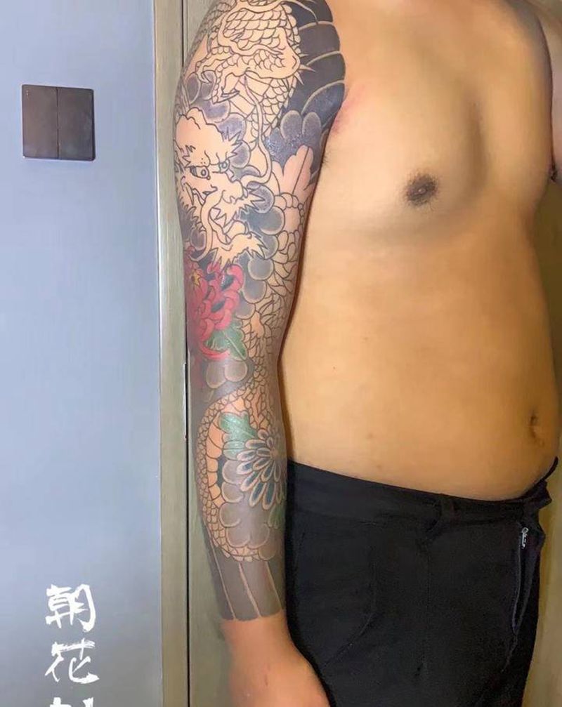 老传统花臂龙纹身图片_手臂老传统纹身图案