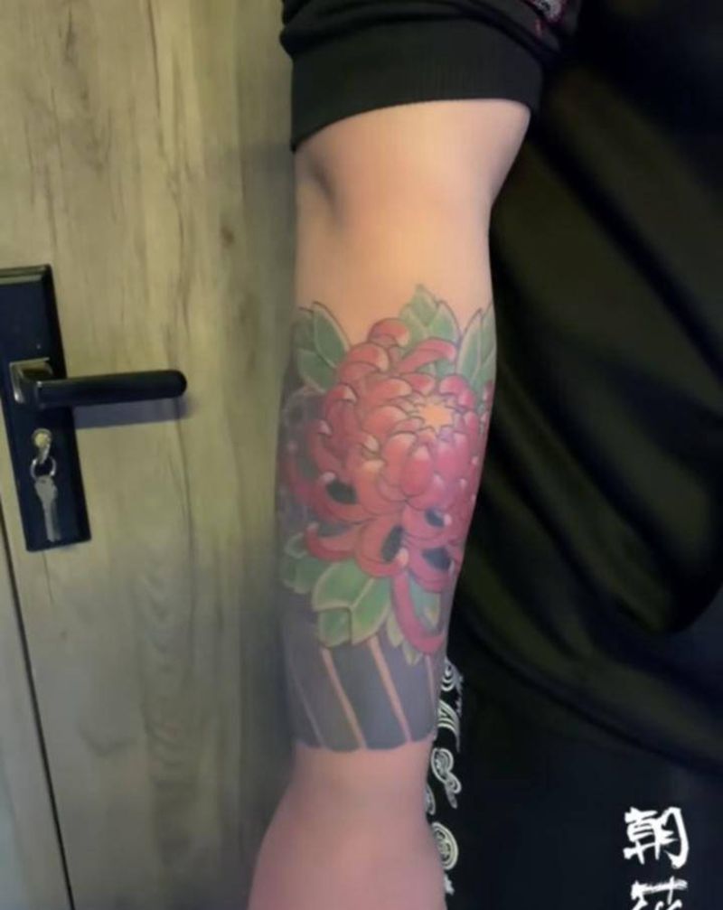 菊花包小臂纹身图片_手臂老传统纹身图案