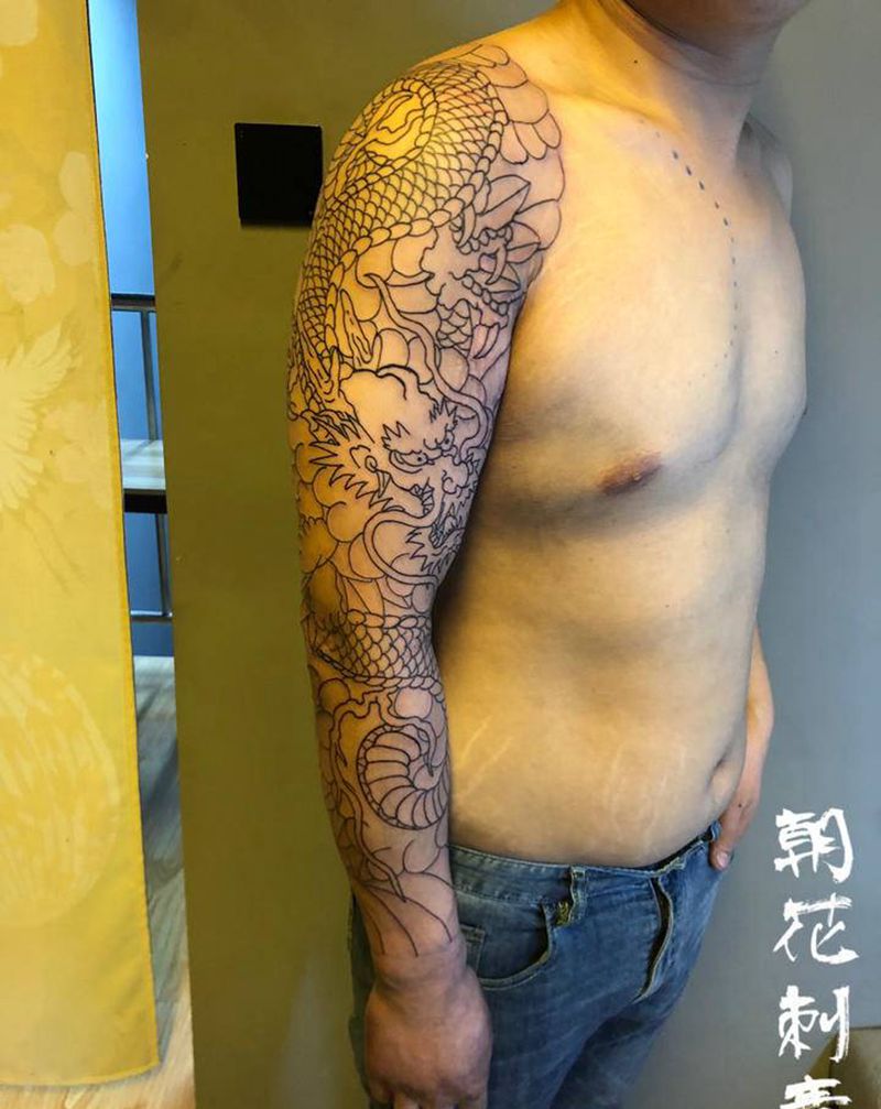 老传统龙纹身图片_手臂老传统纹身图案