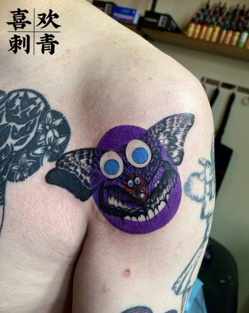 彩蛋纹身图片_肩部New School纹身图案