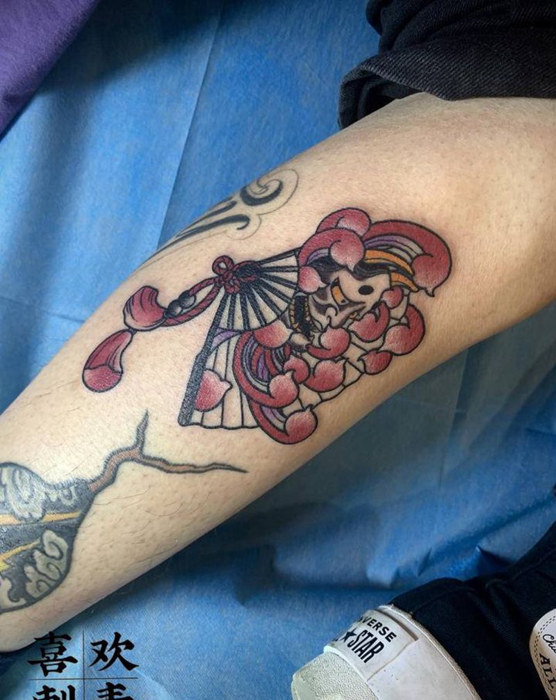 扇子般若纹身图片_腿部老传统般若菊花扇子纹身图案