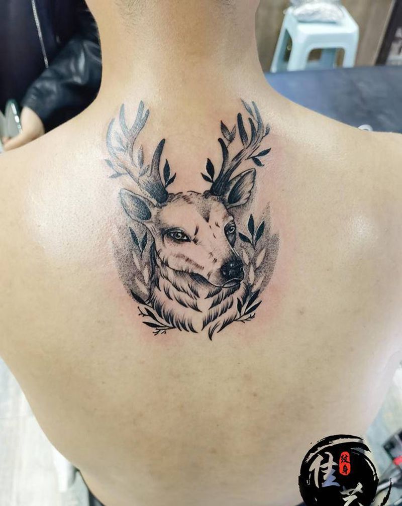 鹿头纹身图片_颈部点刺New School纹身图案