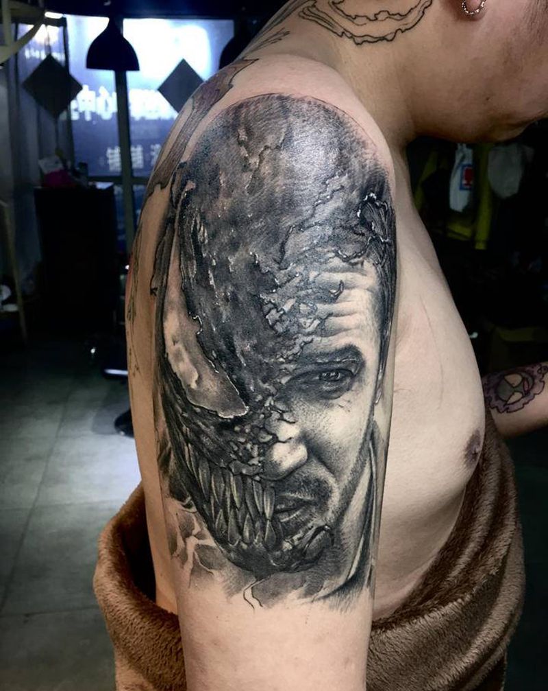 毒液纹身图片_手臂欧美写实毒液纹身图案